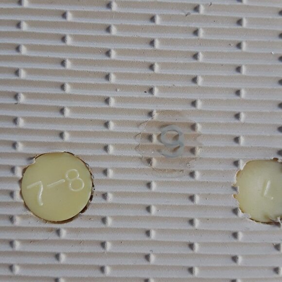 Born Floral Pattern Rubber Flip Flop Size 9 - Picture 5 of 6